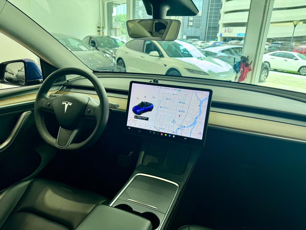 Tesla Model Y 2021 #10 Tesla Model Y 2021 car image #10