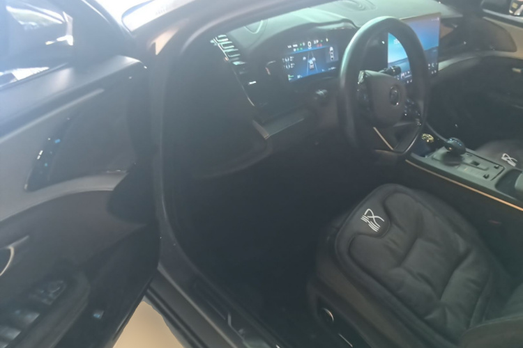 BYD Han 2024 car image #16