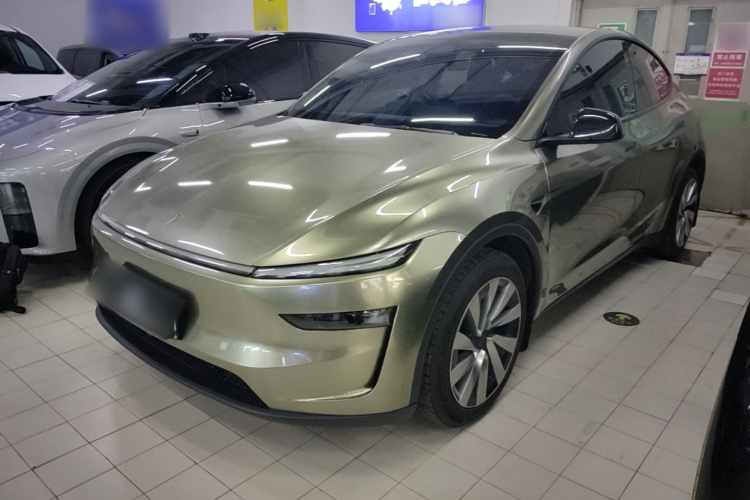 Tesla Model Y 2025 #2 Tesla Model Y 2025 car image #2