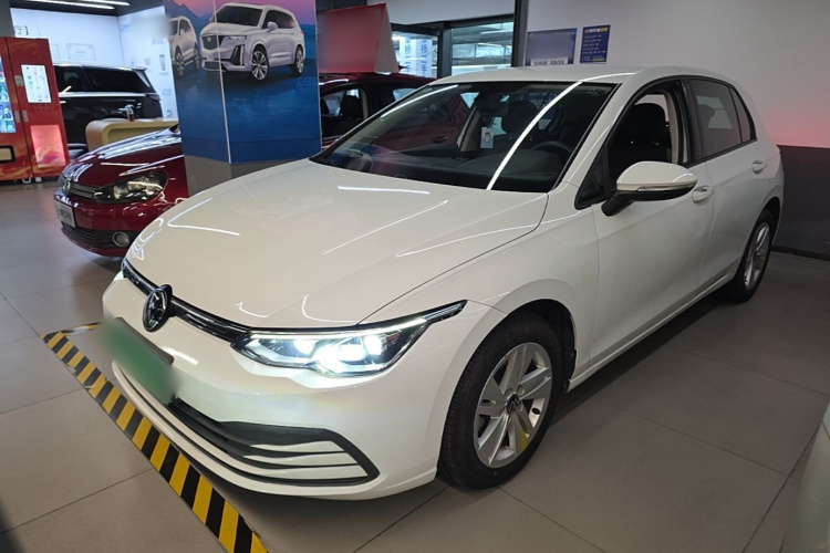 Volkswagen Golf 2023 car image #2