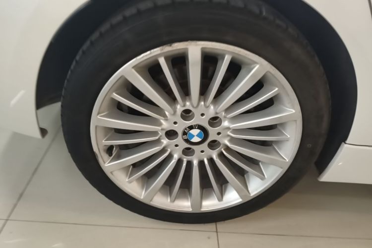 BMW 3 Series 2018 صورة سيارة #10