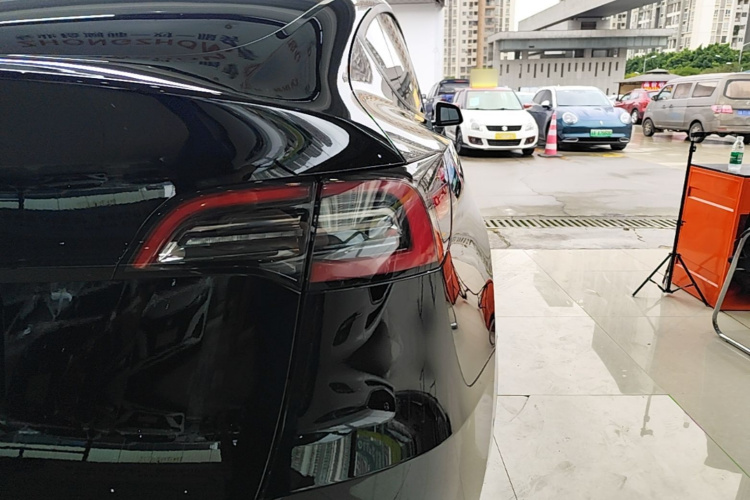 Tesla Model Y 2023 #8 Tesla Model Y 2023 car image #8