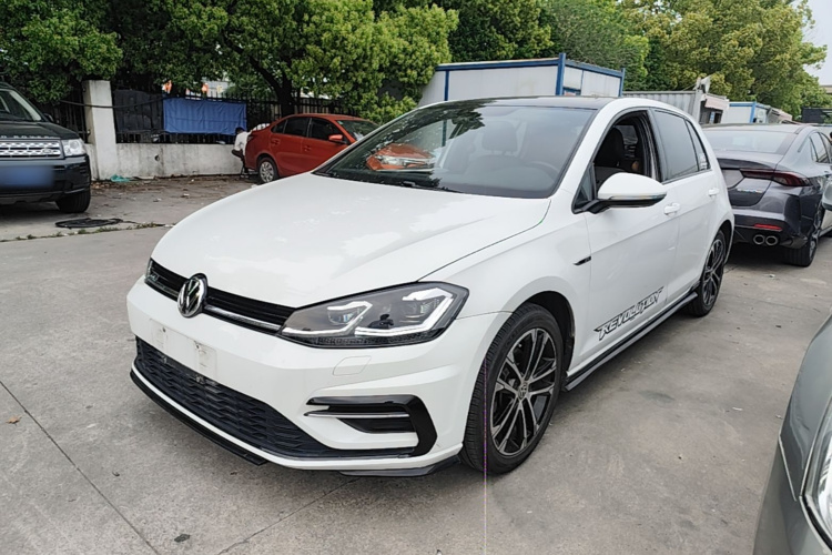 Volkswagen Golf 2020 car image #2