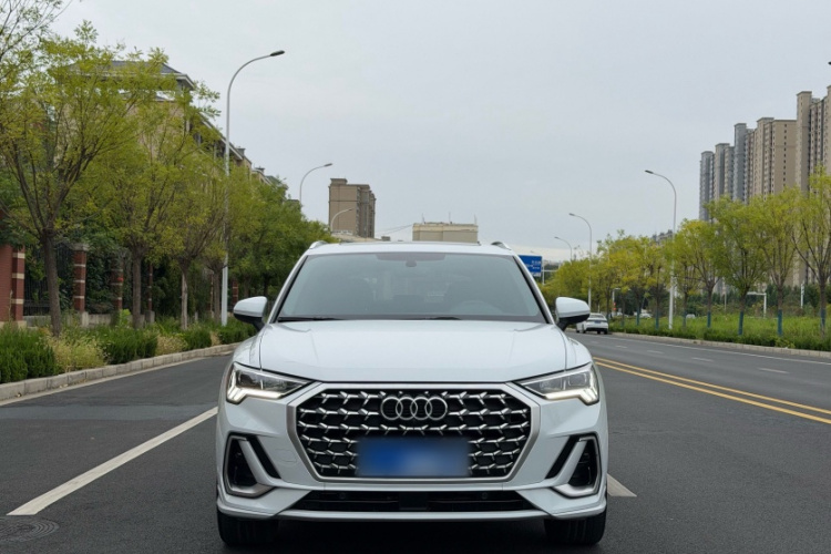 Audi Q3 2024 car image #6