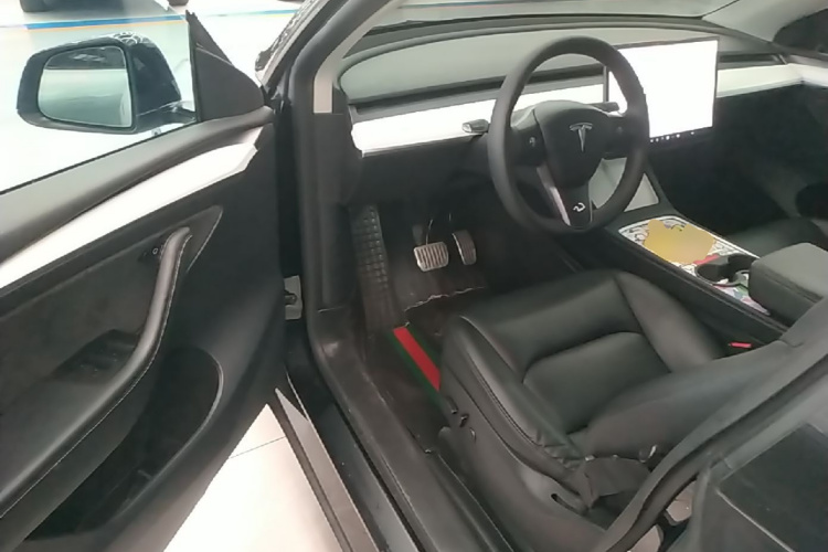 Tesla Model Y 2021 #16 Tesla Model Y 2021 car image #16