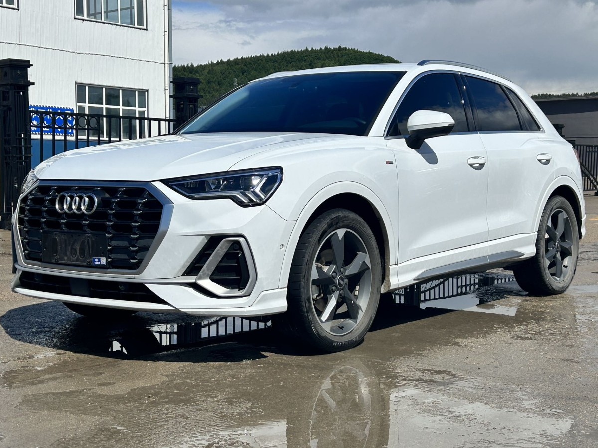 Audi Q3 2022 car image 