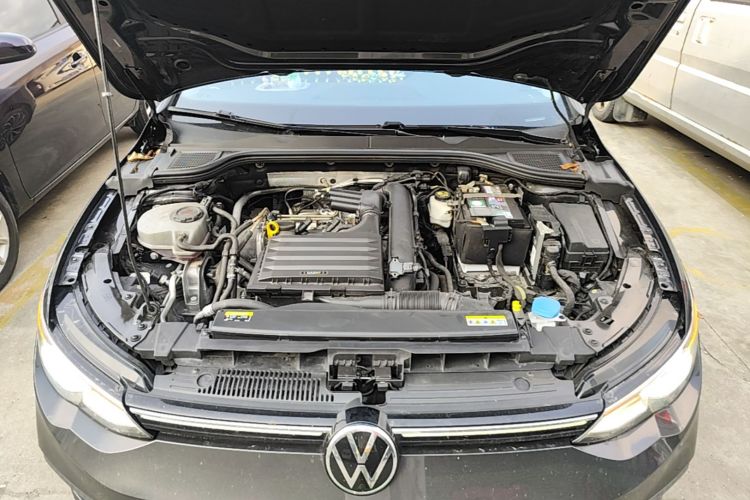 Volkswagen Golf 2022 car image #22