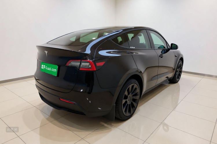 Tesla Model Y 2024 #7 Tesla Model Y 2024 car image #7