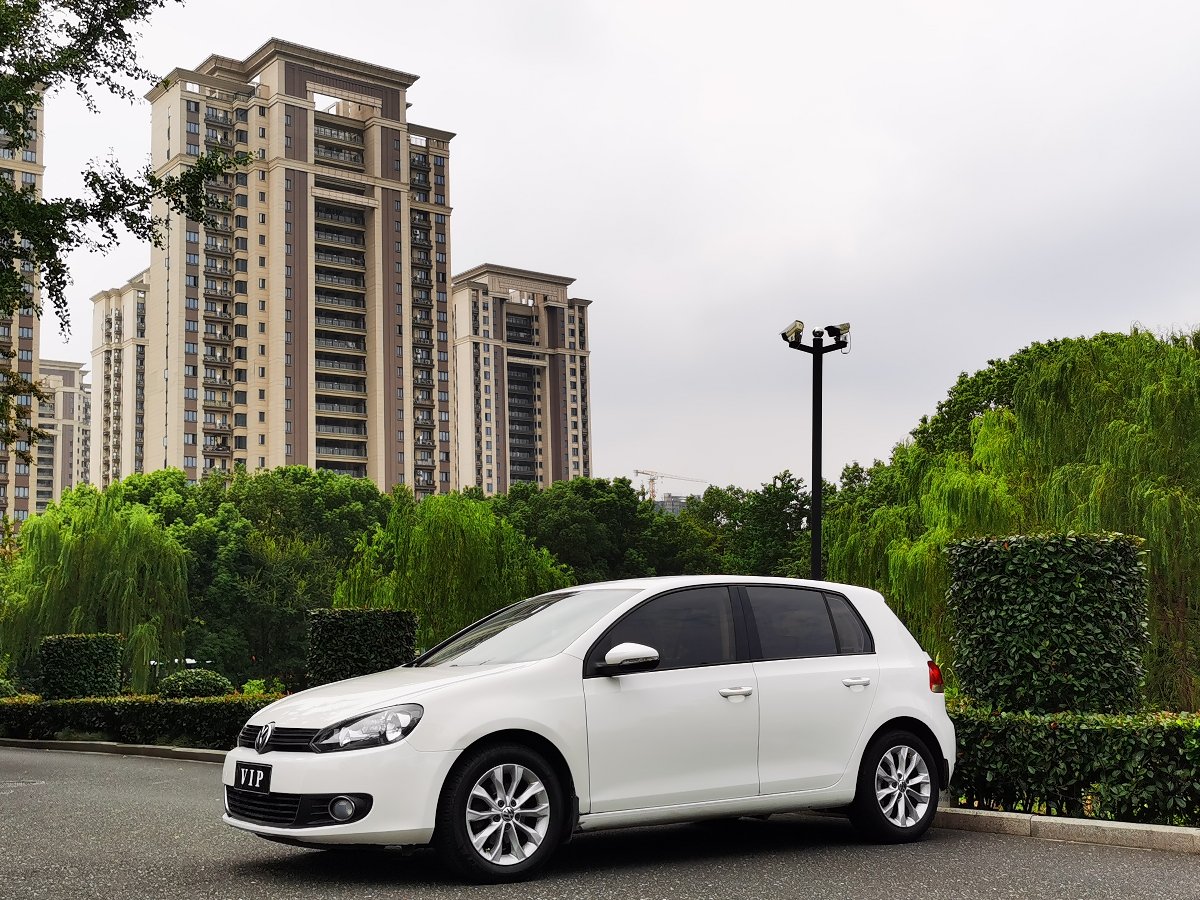 Volkswagen Golf 2013 car image 