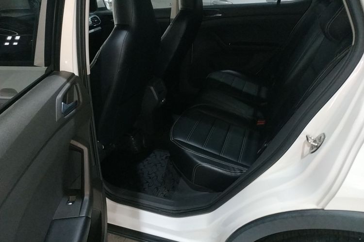 Volkswagen T-Cross 2021 #17 Volkswagen T-Cross 2021 car image #17