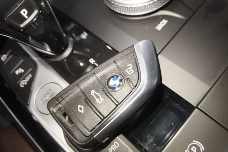 BMW 3 Series 2021 car image #14