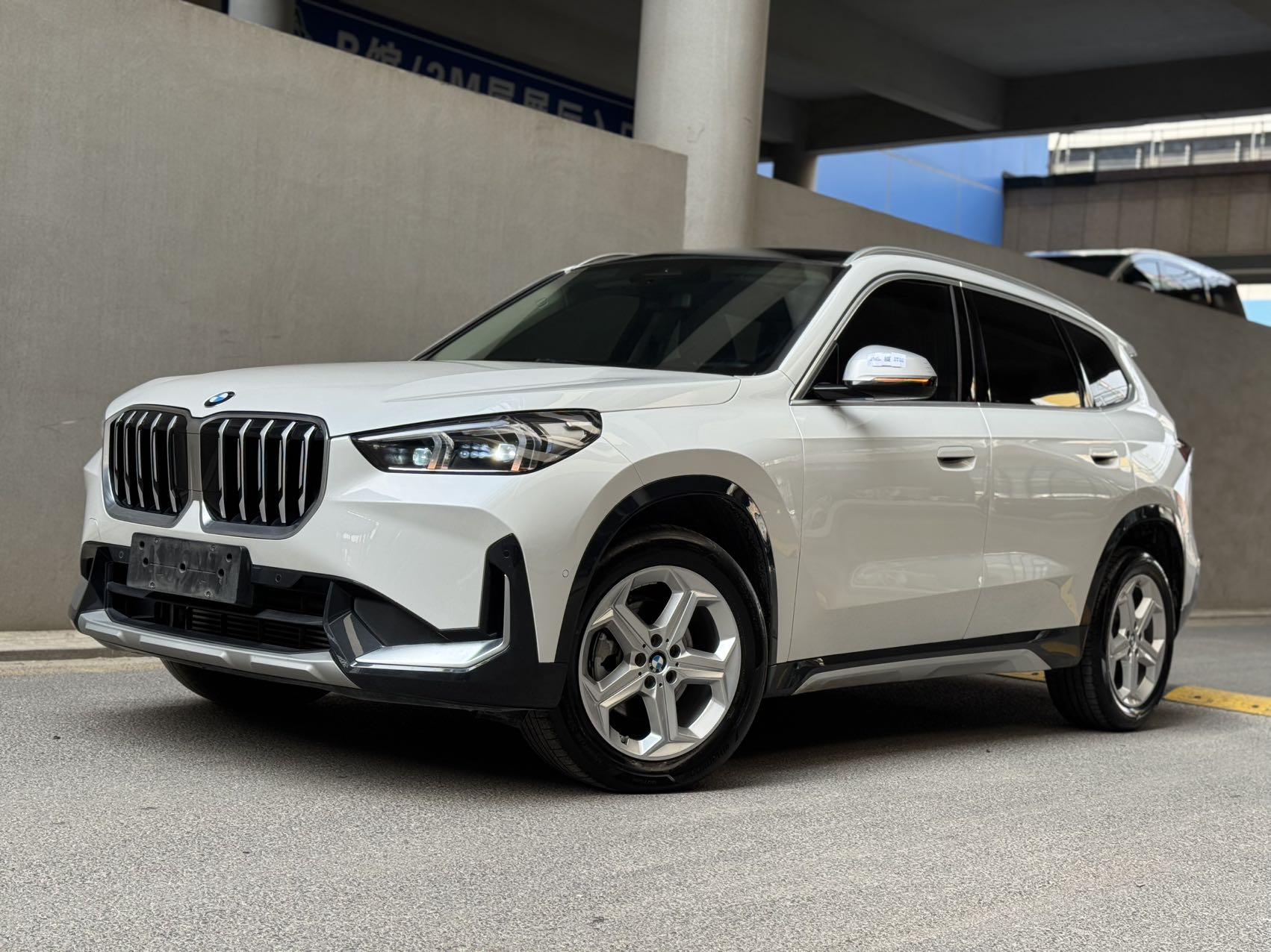 BMW X1 2023 汽车图片 