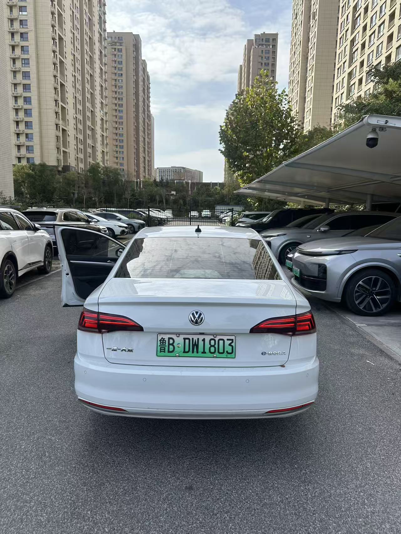 Volkswagen Bora Pure Electric 2021 imagen de coche #3