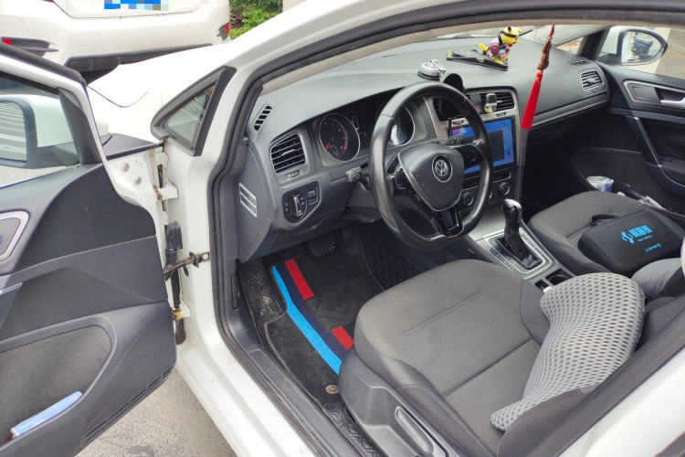 Volkswagen Golf 2016 car image #13