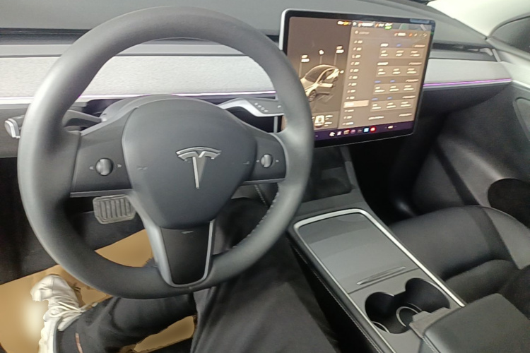 Tesla Model Y 2024 #10 Tesla Model Y 2024 car image #10