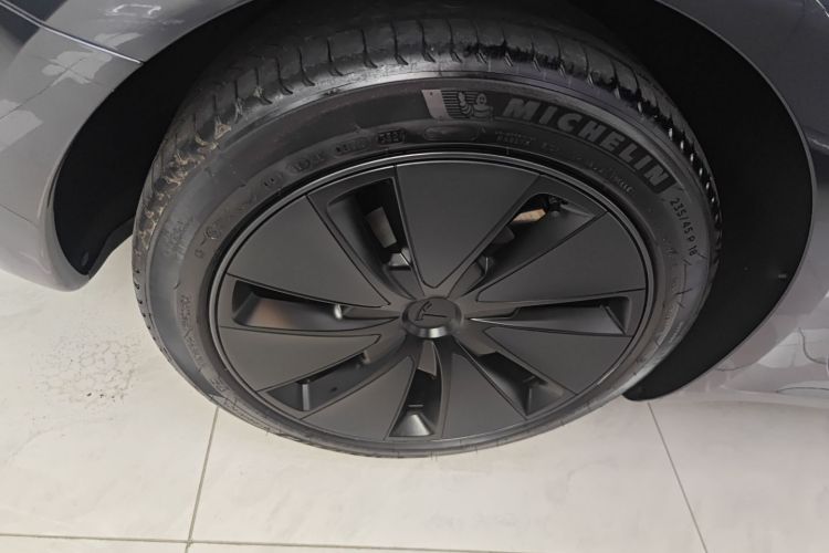 Tesla Model 3 2024 car image #10