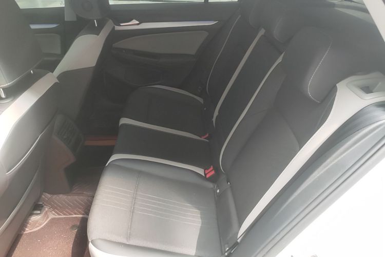 Volkswagen Golf 2022 car image #17