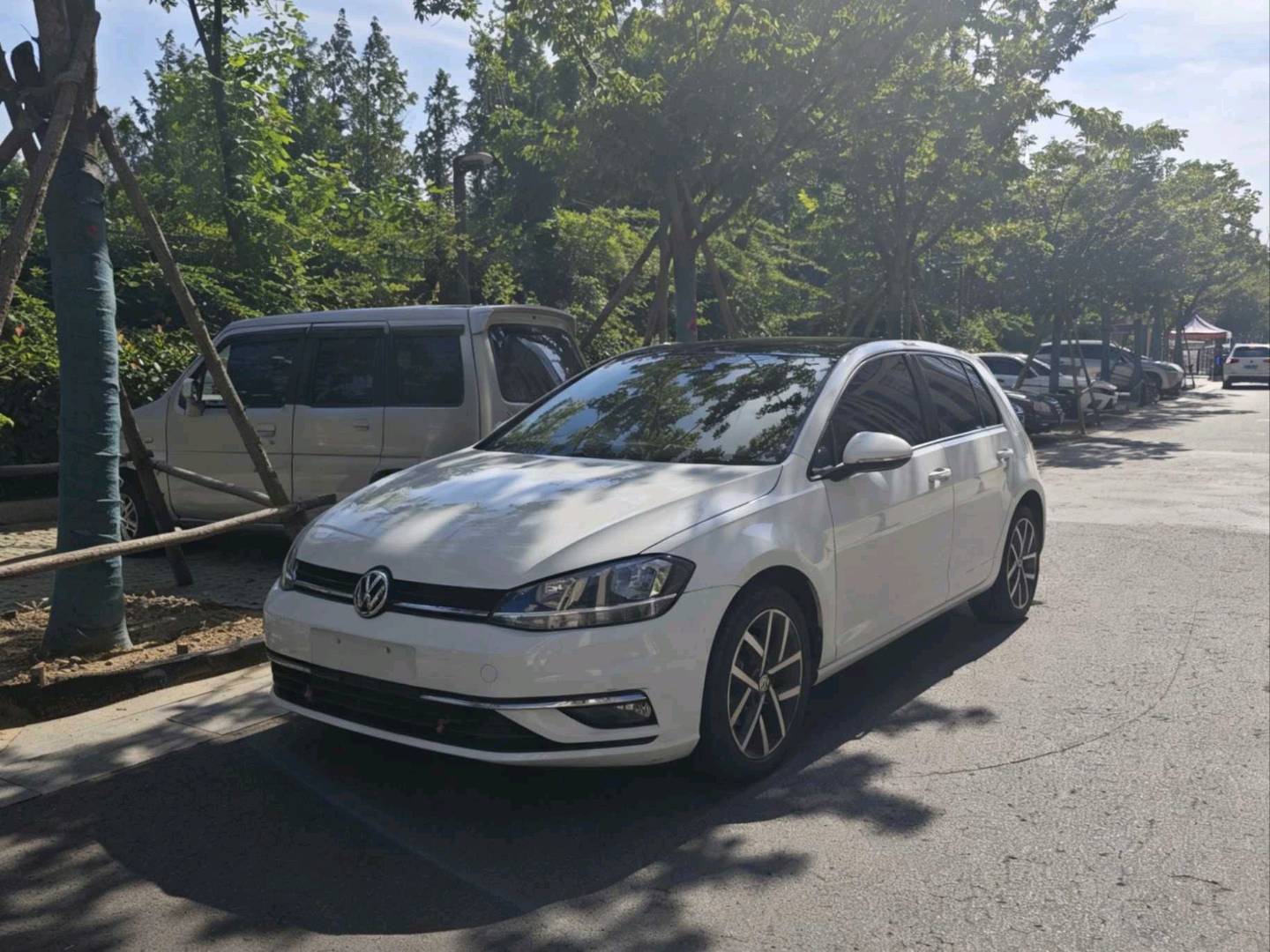 Volkswagen Golf 2020 car image #2