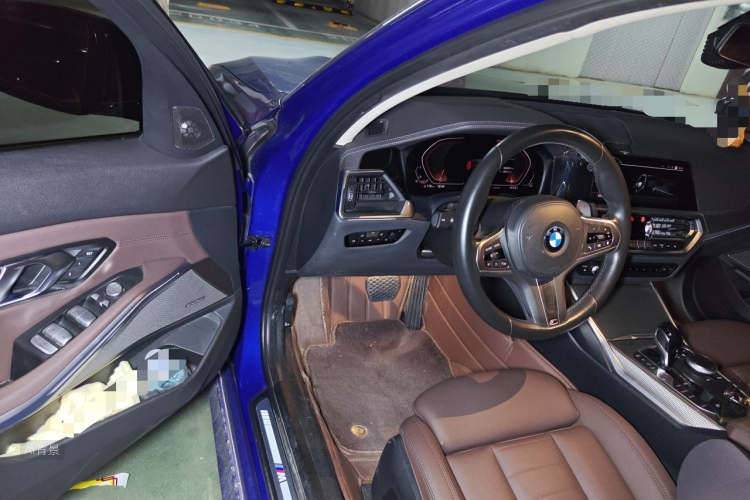 BMW 3 Series 2020 car image #18