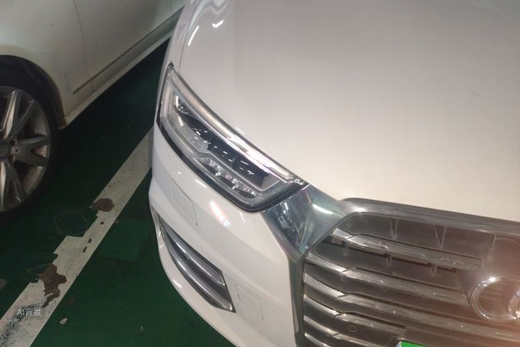 Audi Q3 2018 car image #8