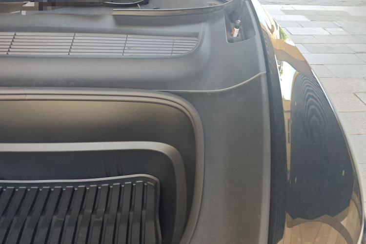 Tesla Model Y 2025 car image #25