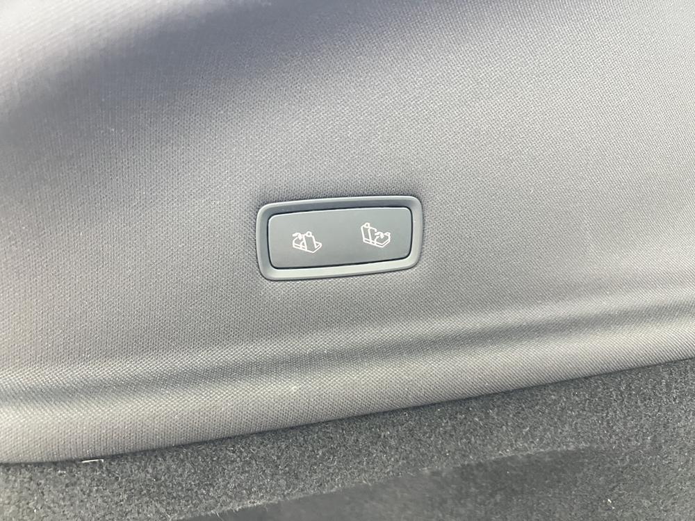 Tesla Model Y 2025 #13 Tesla Model Y 2025 car image #13
