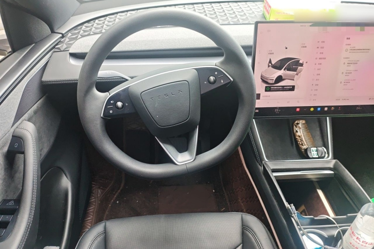 Tesla Model Y 2026 #15 Tesla Model Y 2026 car image #15