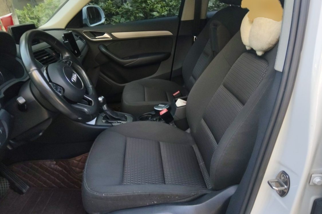 Audi Q3 2015 car image #19