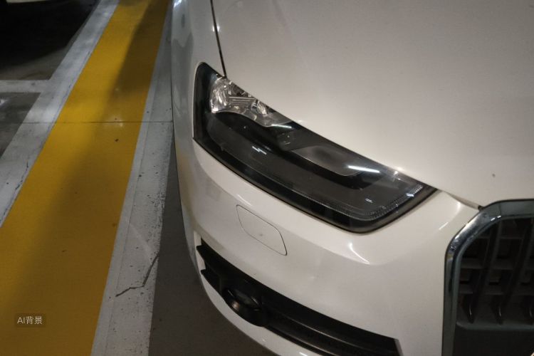 Audi Q3 2015 car image #8