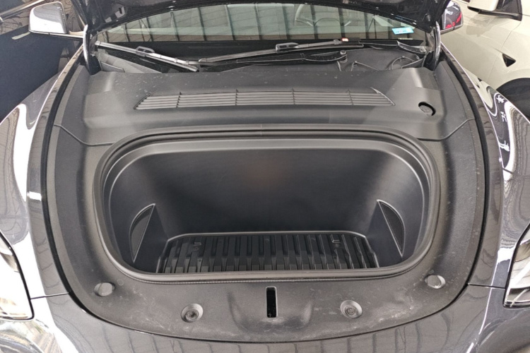 Tesla Model Y 2024 car image #20