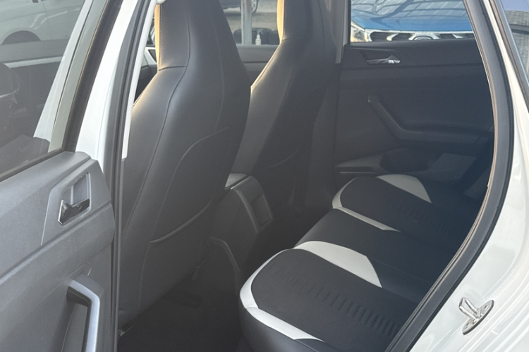 Volkswagen Polo 2021 car image #12