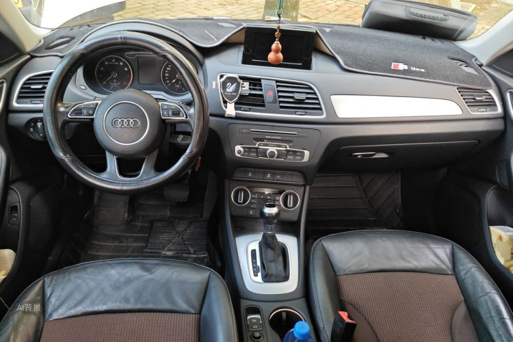 Audi Q3 2018 car image #11