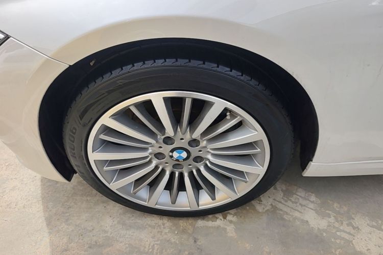 BMW 3 Series 2018 car image #9