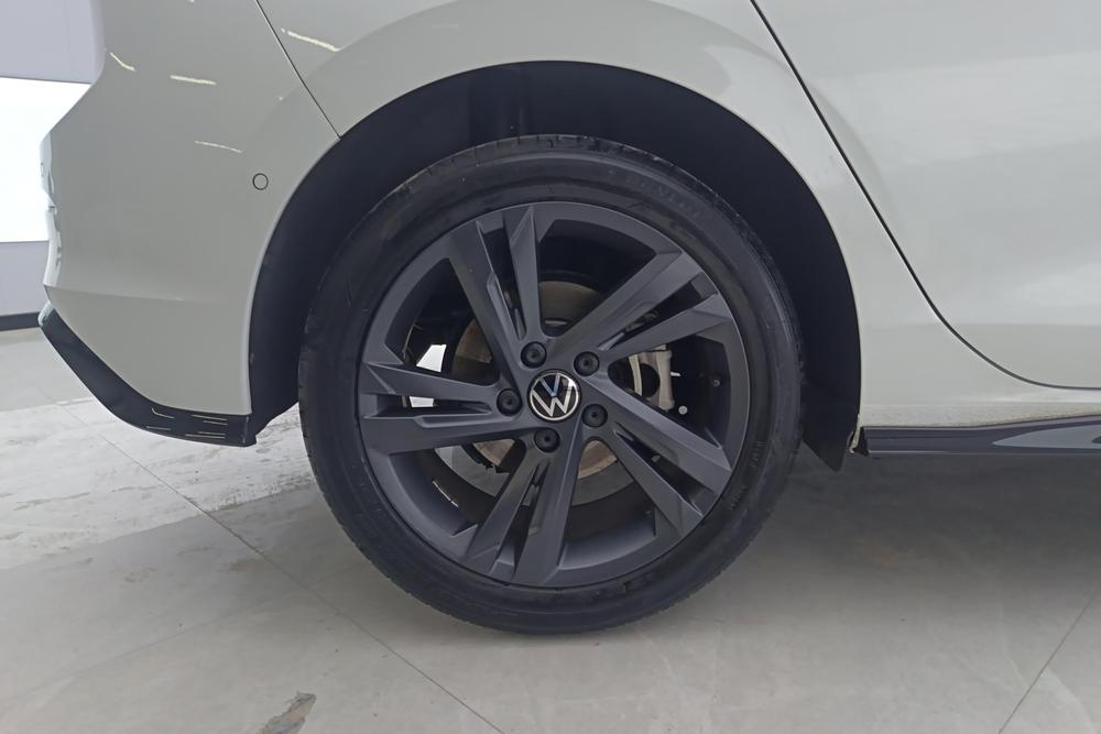 Volkswagen Golf 2024 car image #9