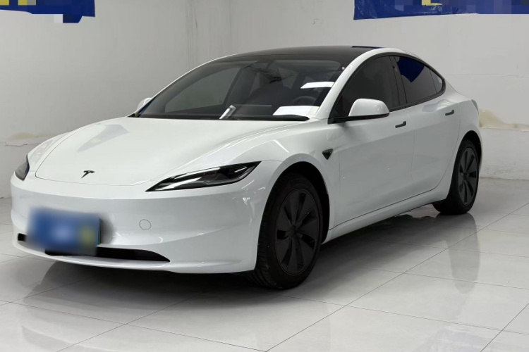 Tesla Model 3 2025 car image #2