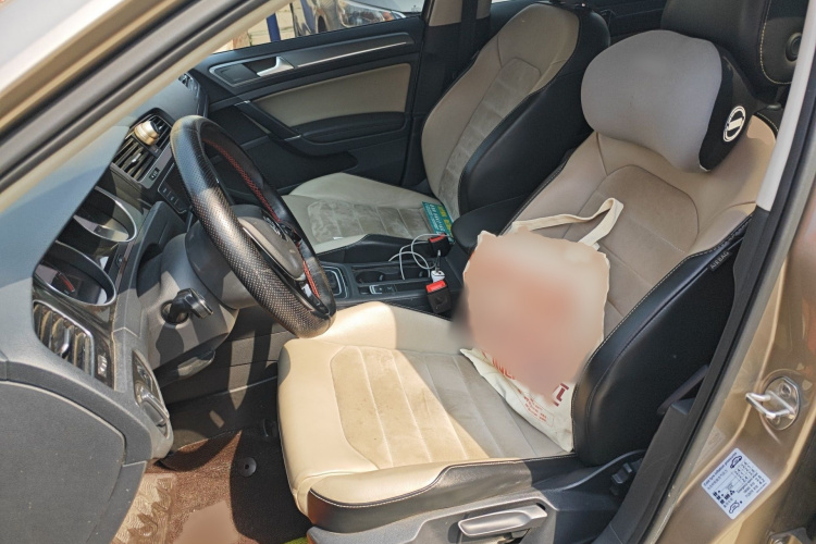 Volkswagen Golf 2017 car image #19