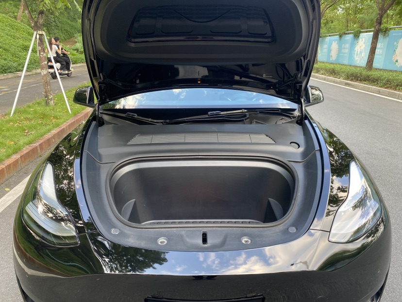 Tesla Model Y 2023 car image #16
