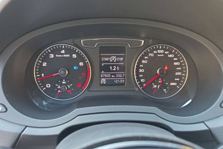 Audi Q3 2019 car image #12