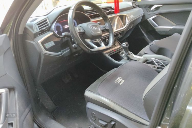 Audi Q3 2021 car image #18