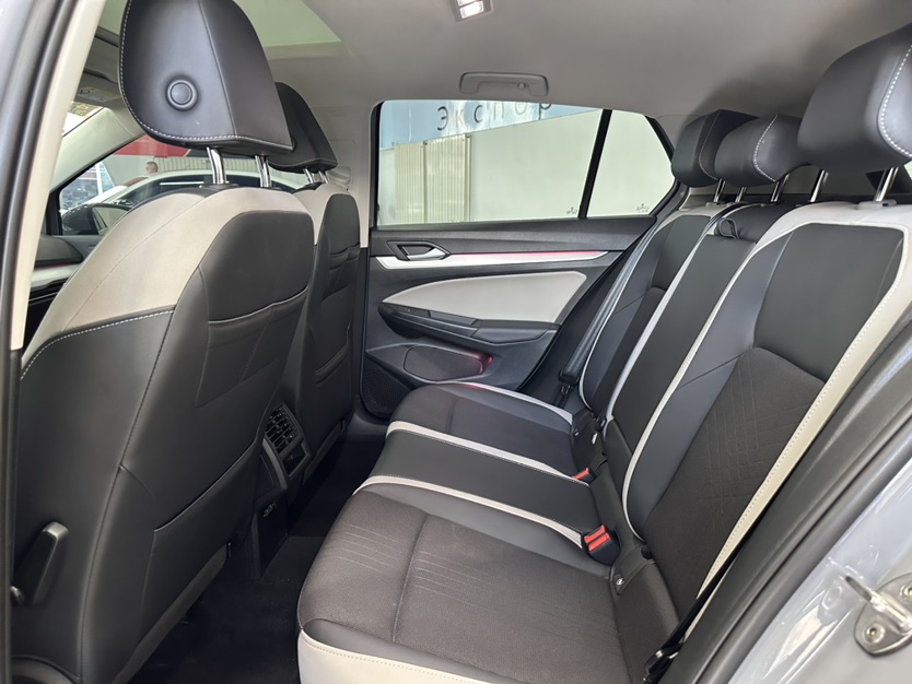 Volkswagen Golf 2022 car image #8