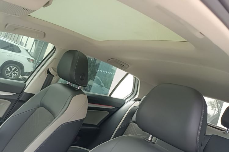 Volkswagen Golf 2024 car image #18