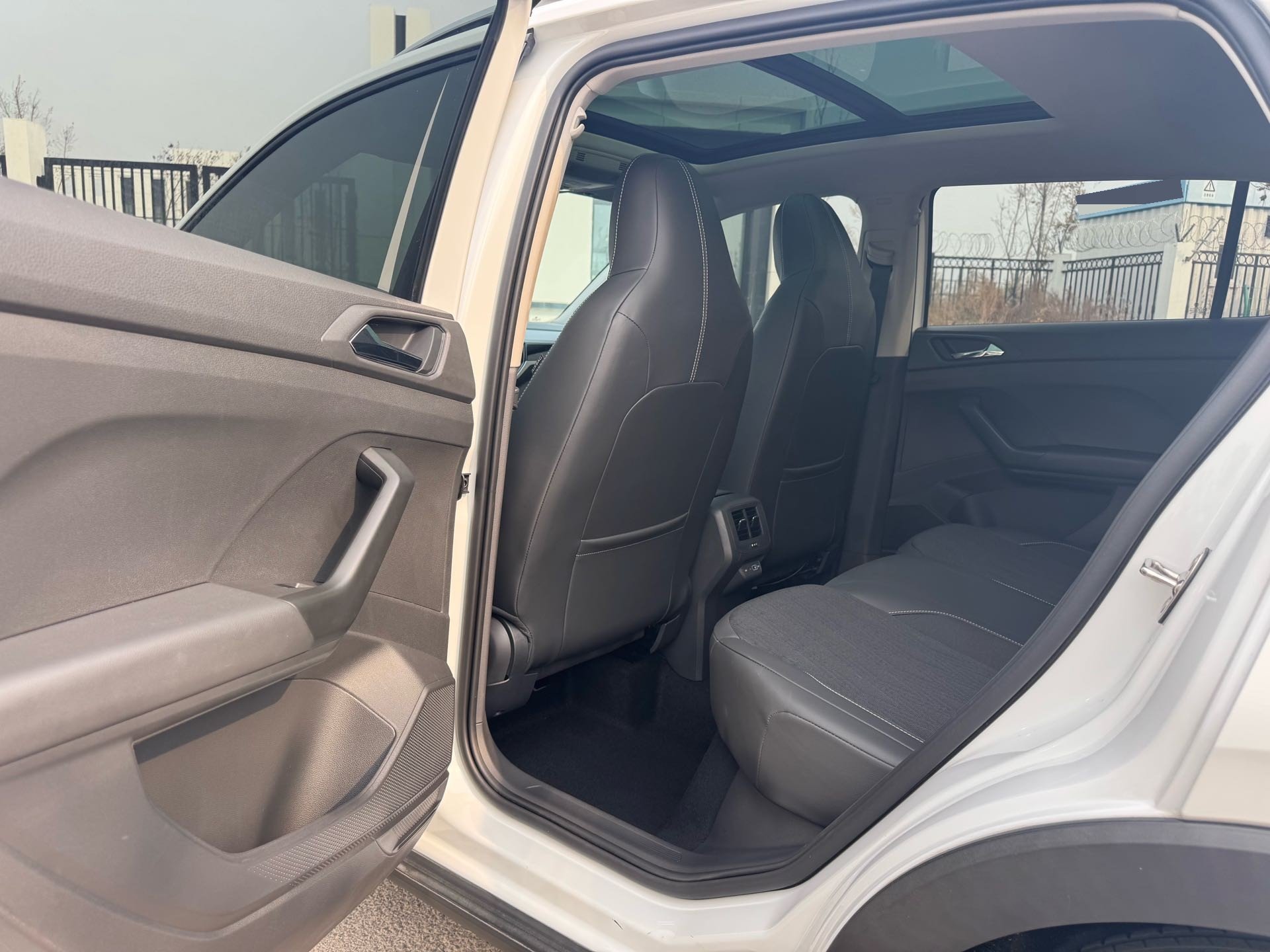 Volkswagen T-Cross 2023 car image #8