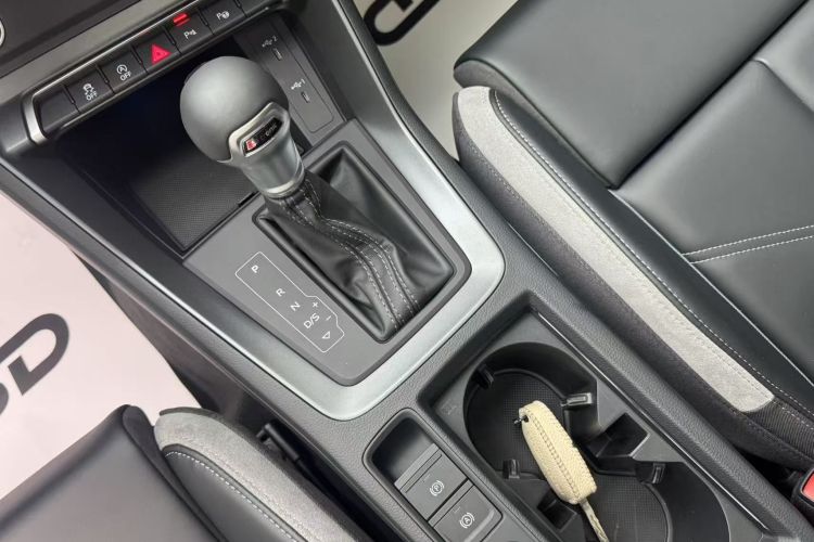 Audi Q3 2024 car image #14