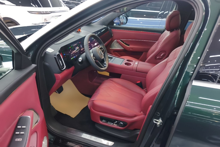 2025 car image #16