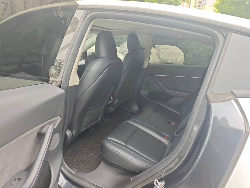 Tesla Model Y 2024 immagine di auto #4