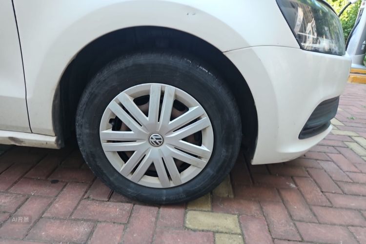 Volkswagen Polo 2014 car image #9