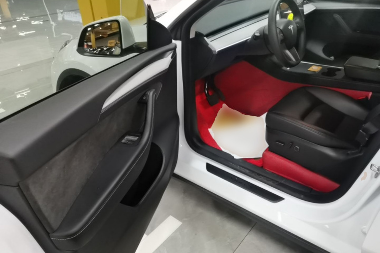 Tesla Model Y 2024 صورة سيارة #12