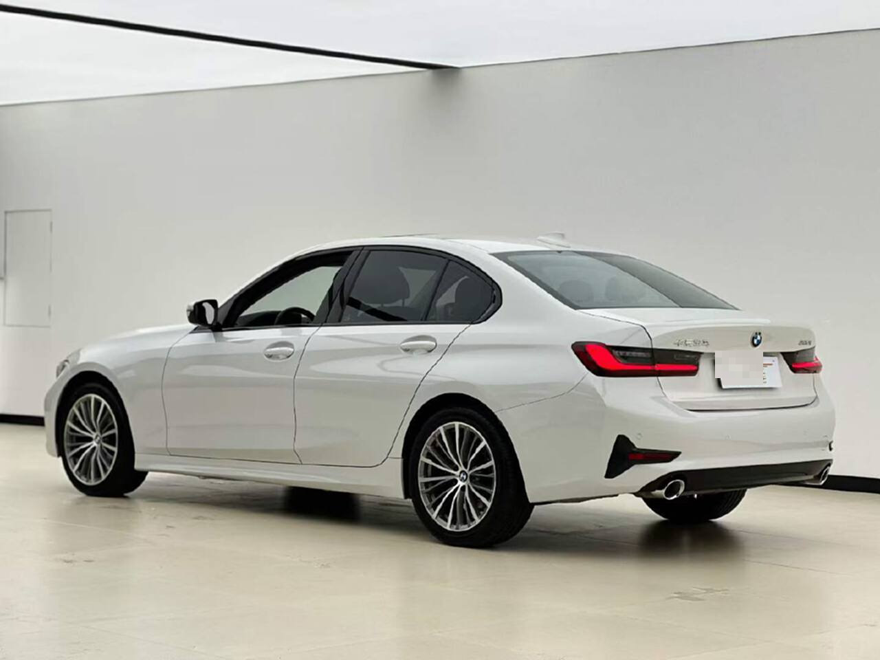 BMW 3 Series 2022 car image #10