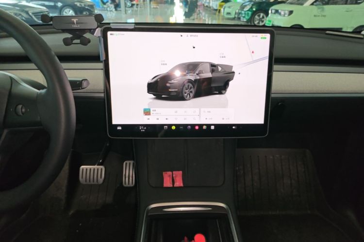 Tesla Model Y 2024 car image #13