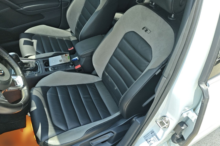 Volkswagen Golf 2017 car image #19